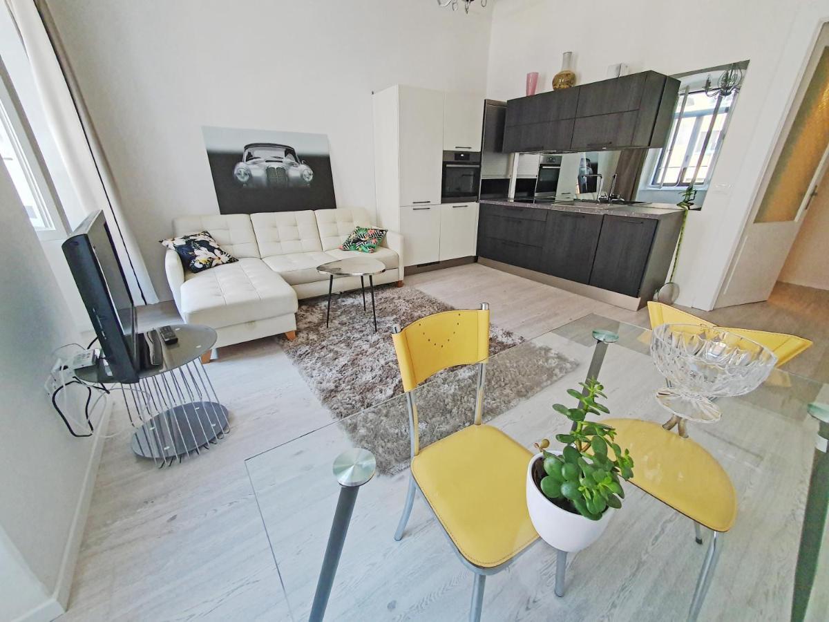 Casa Bianca - 2 Bedroom Design Apartment Trieste Extérieur photo