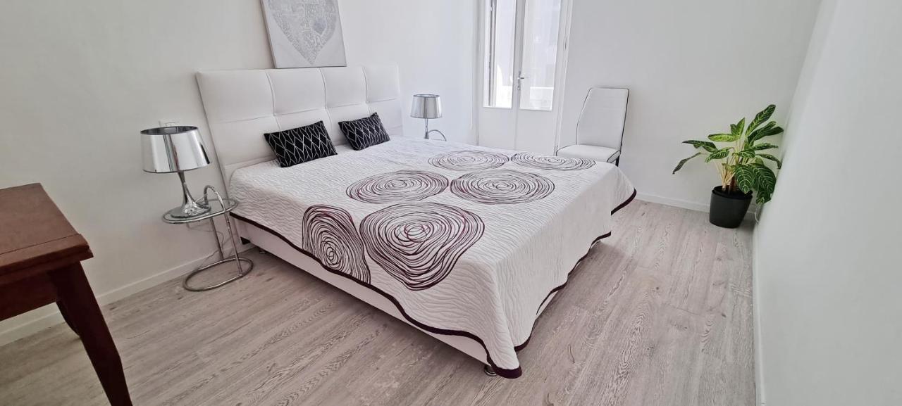 Casa Bianca - 2 Bedroom Design Apartment Trieste Extérieur photo